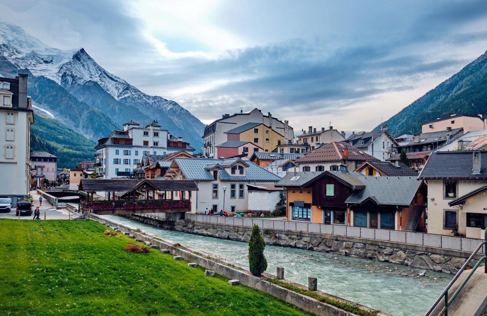 Apartment Au Bon Coin - Luxury Chamonix Hidden Haven, Mont Blanc View, Hot Tub And Garden エクステリア 写真