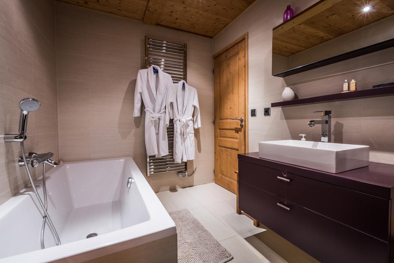 Apartment Au Bon Coin - Luxury Chamonix Hidden Haven, Mont Blanc View, Hot Tub And Garden エクステリア 写真